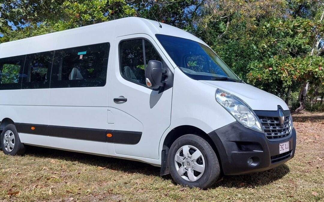 Minibus rental for group tours | 1300 Meteor Rentals